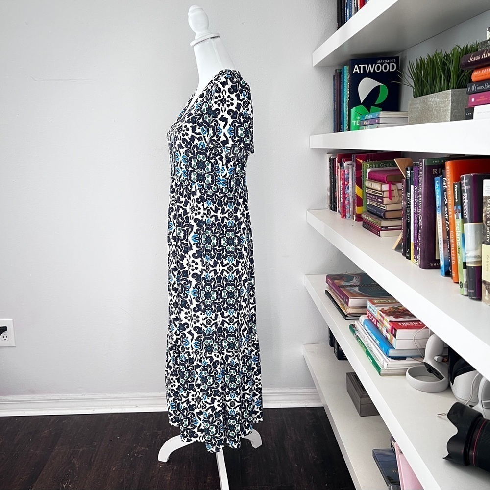 Boden blue & white v-neckk tiered maxi size 8p - Picture 9 of 15